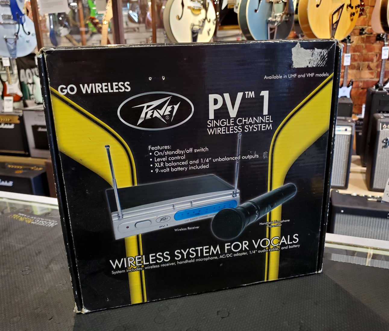 Peavey PV-1 UHF Wireless Mic Set - CONSIGNMENT