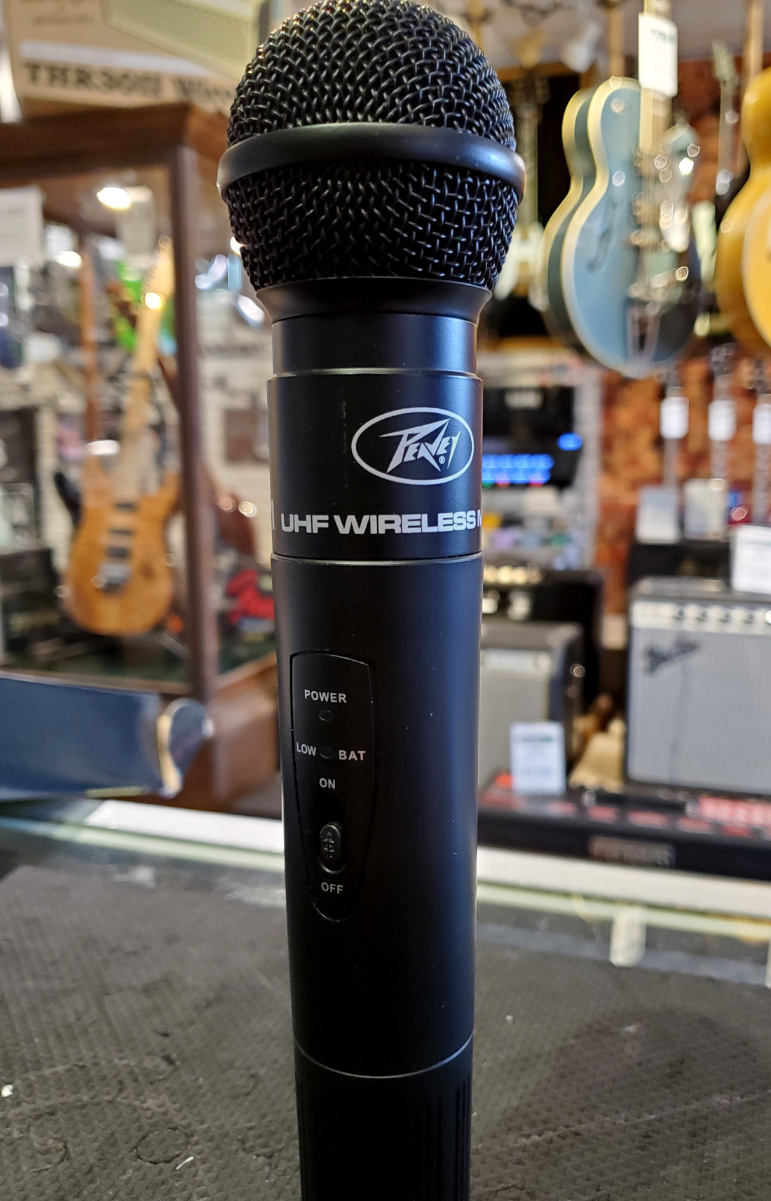 Peavey PV-1 UHF Wireless Mic Set - CONSIGNMENT &mdash; view 2