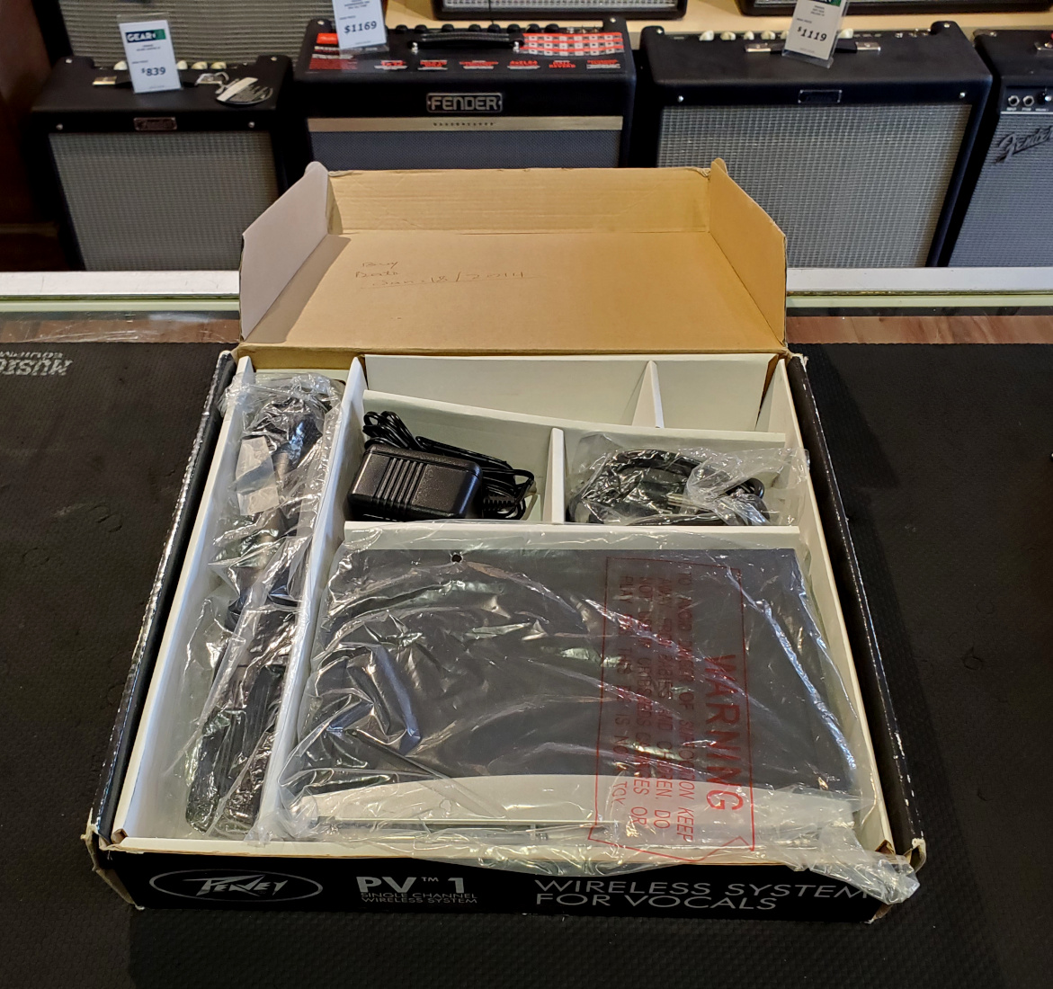 Peavey PV-1 UHF Wireless Mic Set - CONSIGNMENT &mdash; view 3