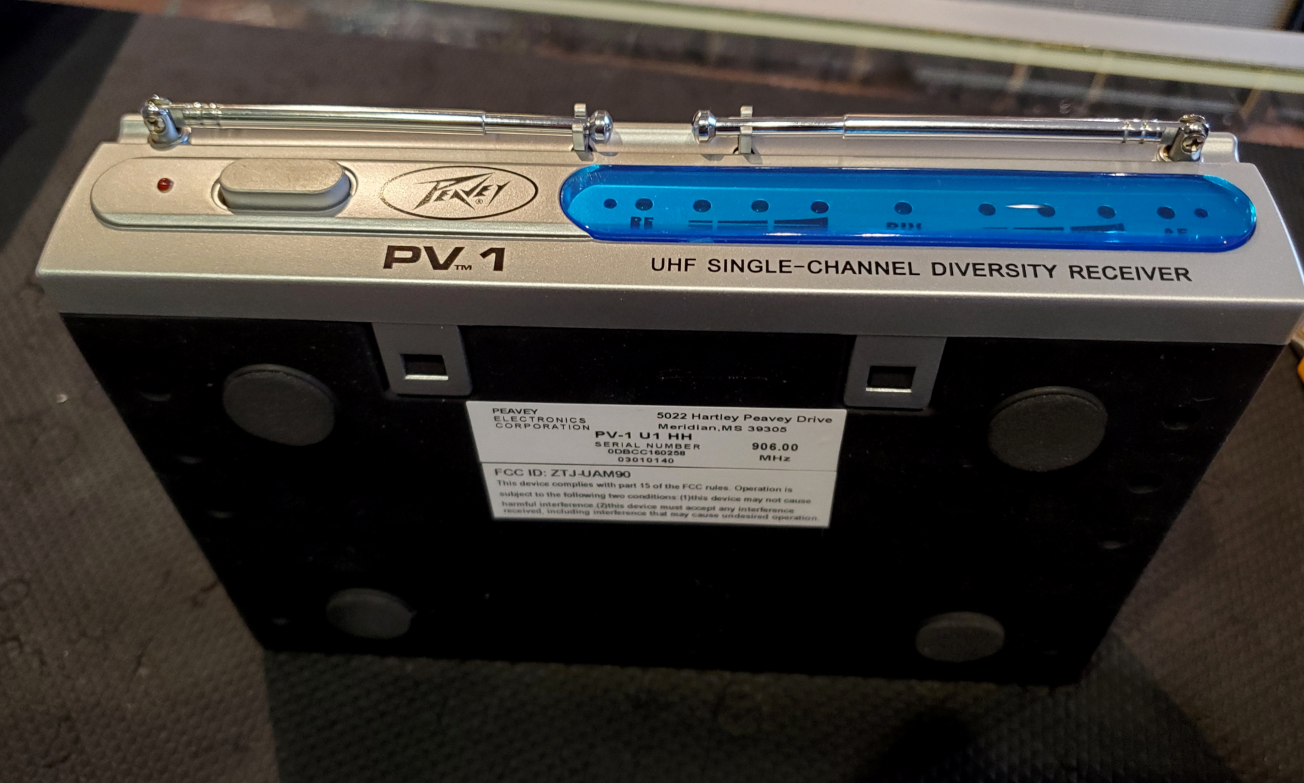 Peavey PV-1 UHF Wireless Mic Set - CONSIGNMENT &mdash; view 5