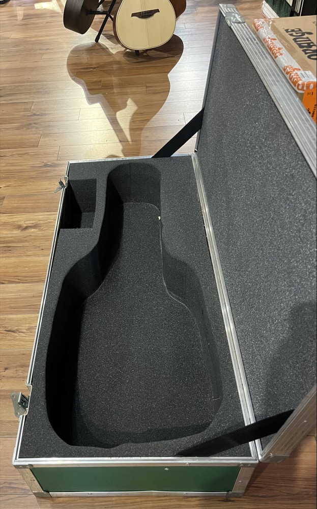 Flight Case / Road Case for Small Acoustic - CONSIGNMENT &mdash; view 2