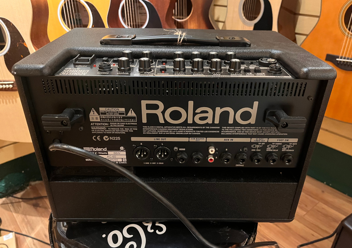 Roland AC-60 Acoustic Amplifier w/bag - CONSIGNMENT &mdash; view 9
