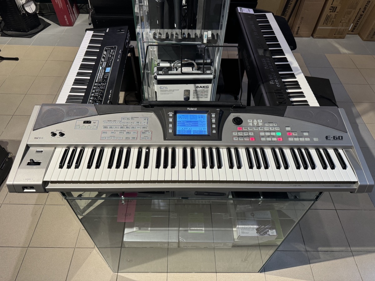 Roland E-60 76 Key Arranger Workstation