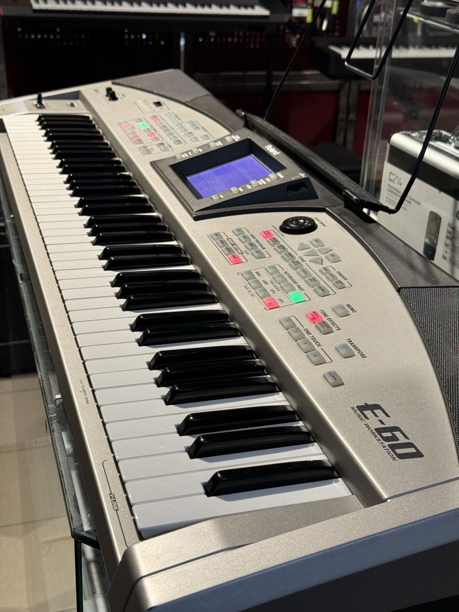 Roland E-60 76 Key Arranger Workstation &mdash; view 3