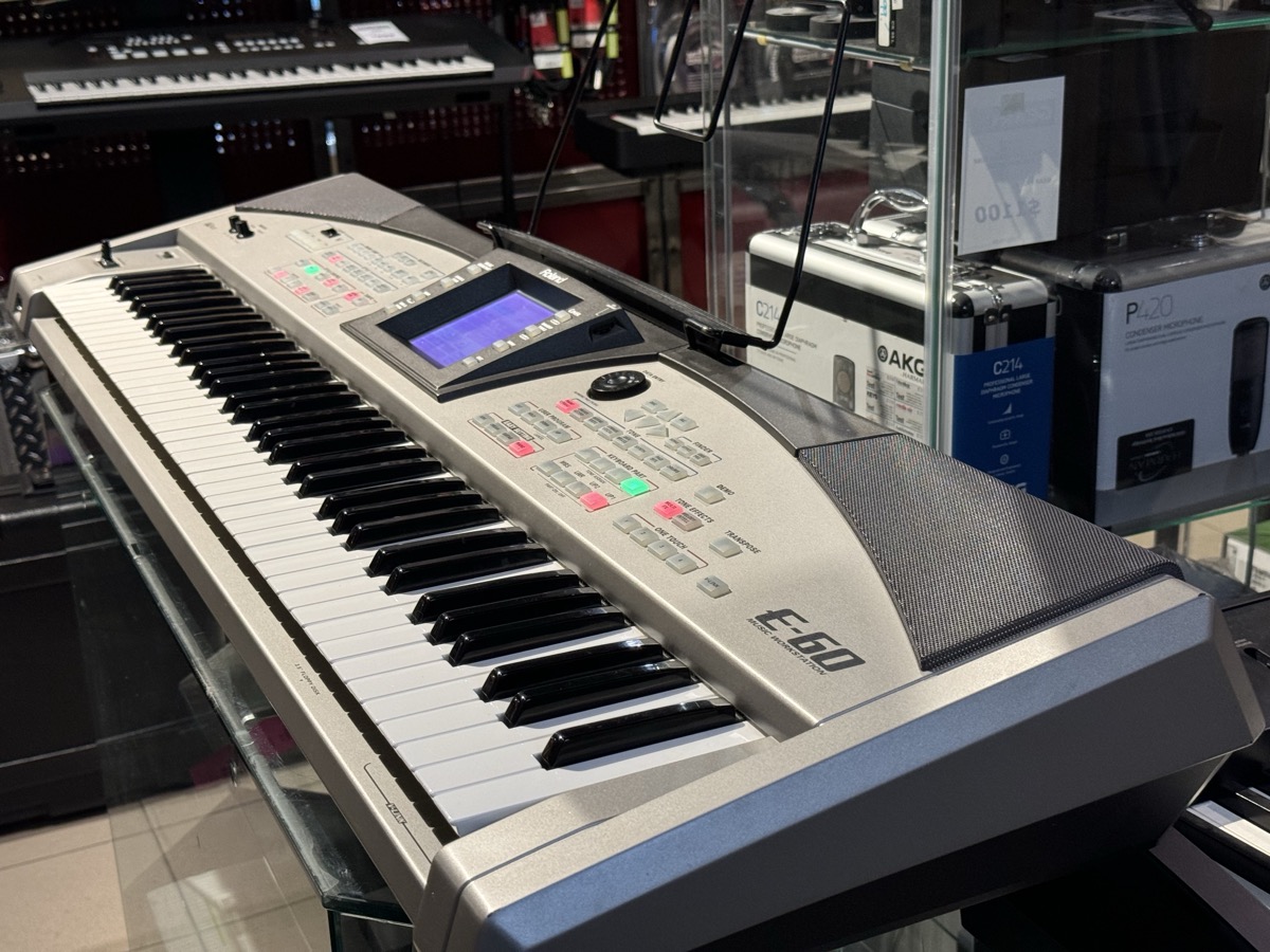 Roland E-60 76 Key Arranger Workstation &mdash; view 4
