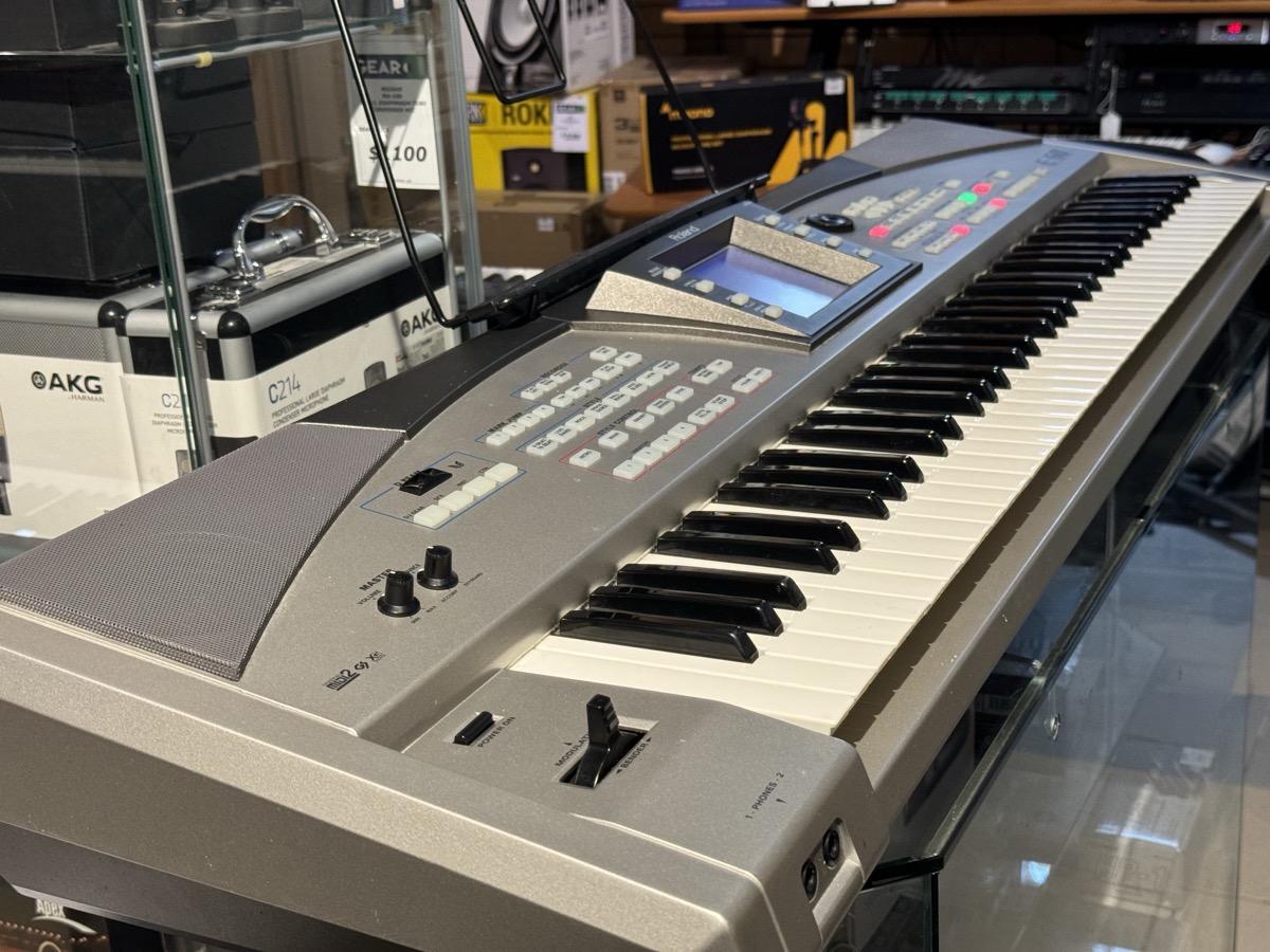 Roland E-60 76 Key Arranger Workstation &mdash; view 6