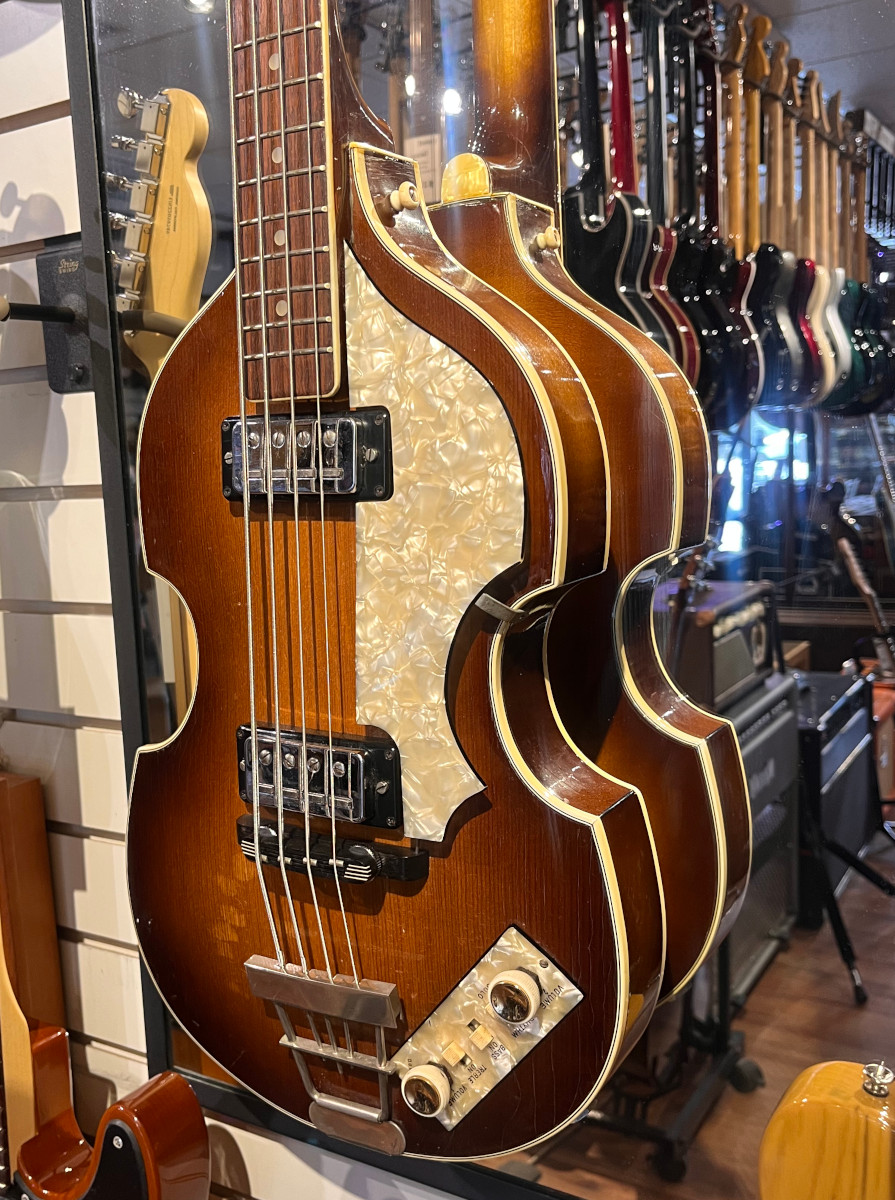 Hofner Violin 500/1 Bass circa 1966 w/Case - CONSIGNMENT &mdash; view 2