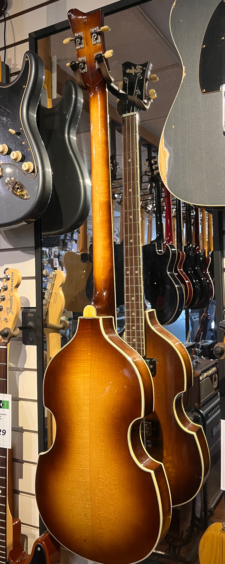 Hofner Violin 500/1 Bass circa 1966 w/Case - CONSIGNMENT &mdash; view 3