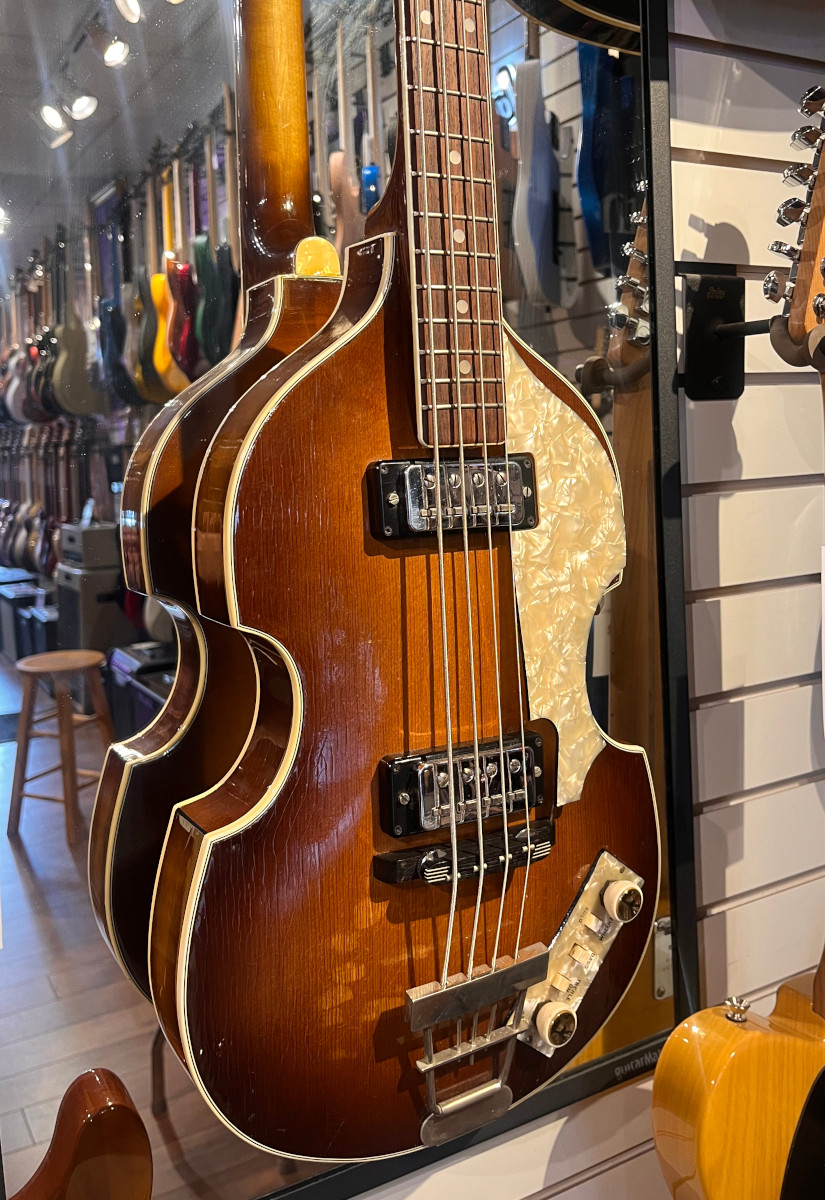 Hofner Violin 500/1 Bass circa 1966 w/Case - CONSIGNMENT &mdash; view 4