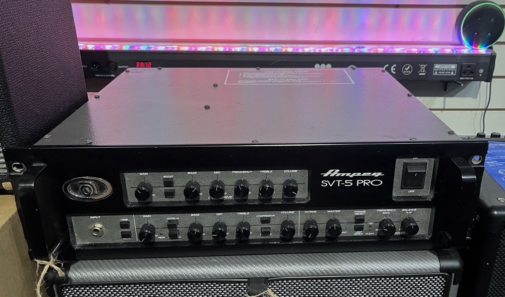 Ampeg SVT-5 Pro 1000 Watt Bass Amp Head &mdash; view 2