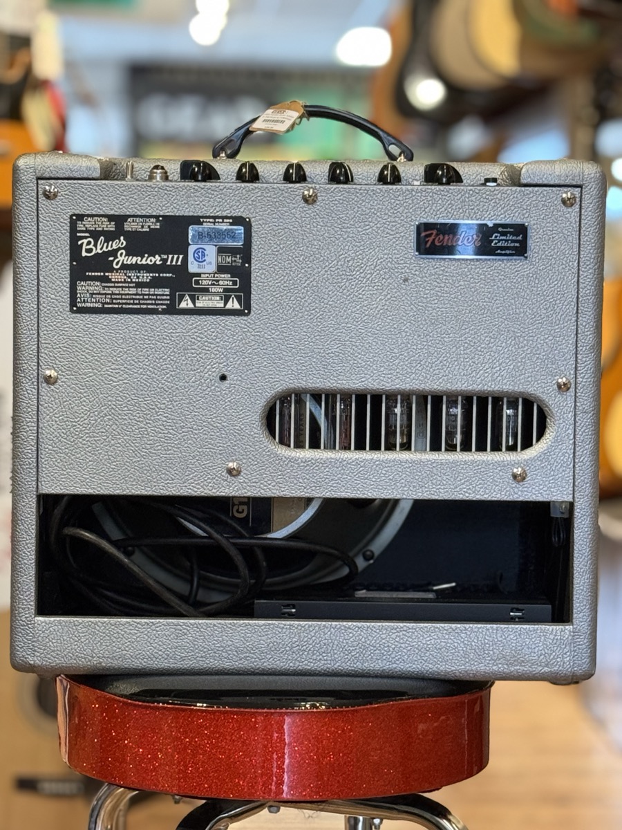Fender Blues Junior III FSR Silver w/Celestion Vintage 30 Speaker &mdash; view 2