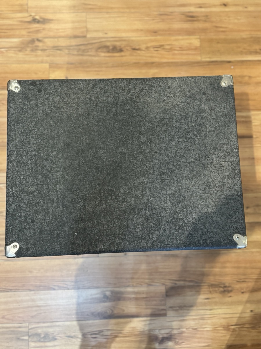 Traynor TC410 4x10 Bass Cabinet - CONSIGNMENT &mdash; view 3