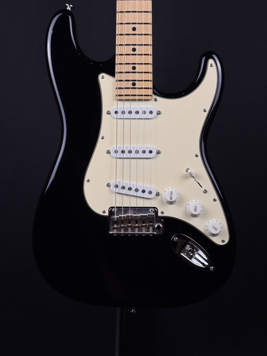 Suhr Classic Pro SSS Strat Style w/Bag - CONSIGNMENT &mdash; view 2