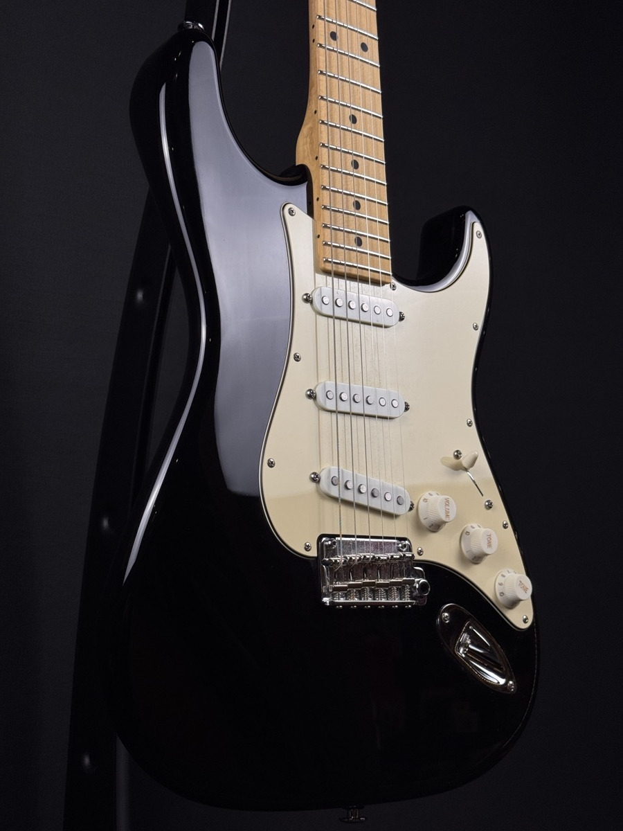 Suhr Classic Pro SSS Strat Style w/Bag - CONSIGNMENT &mdash; view 3
