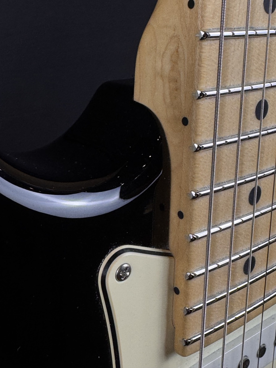 Suhr Classic Pro SSS Strat Style w/Bag - CONSIGNMENT &mdash; view 8