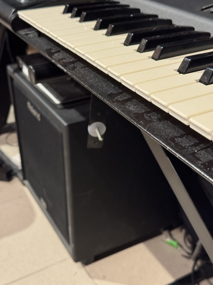 Roland XP-80 76 Key Synth, Bag, Fully Serviced, New Battery - CONSIGNMENT &mdash; view 7