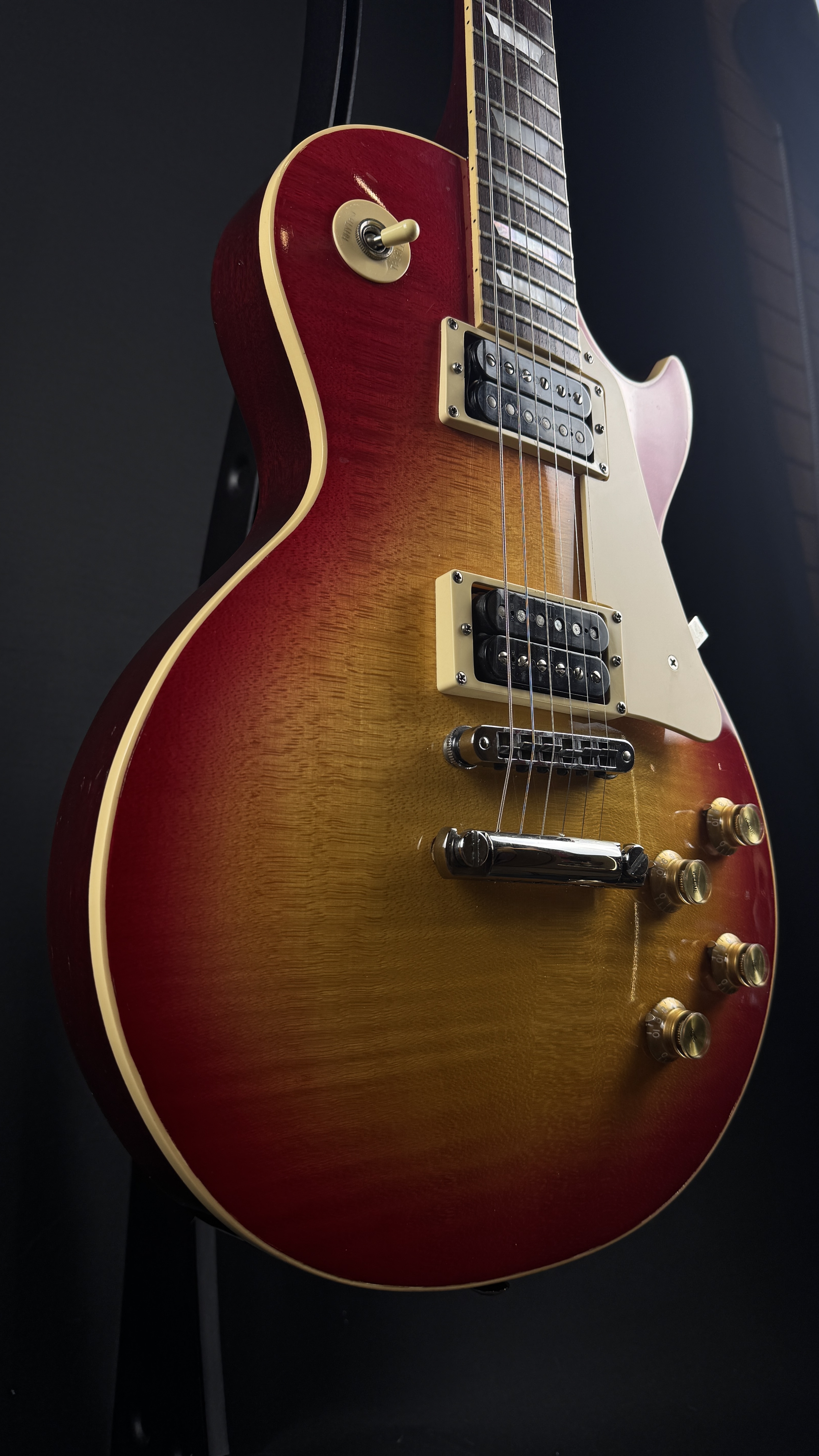 Gibson 1981 Les Paul Standard Cherry Burst w/OHSC - CONSIGNMENT &mdash; view 4