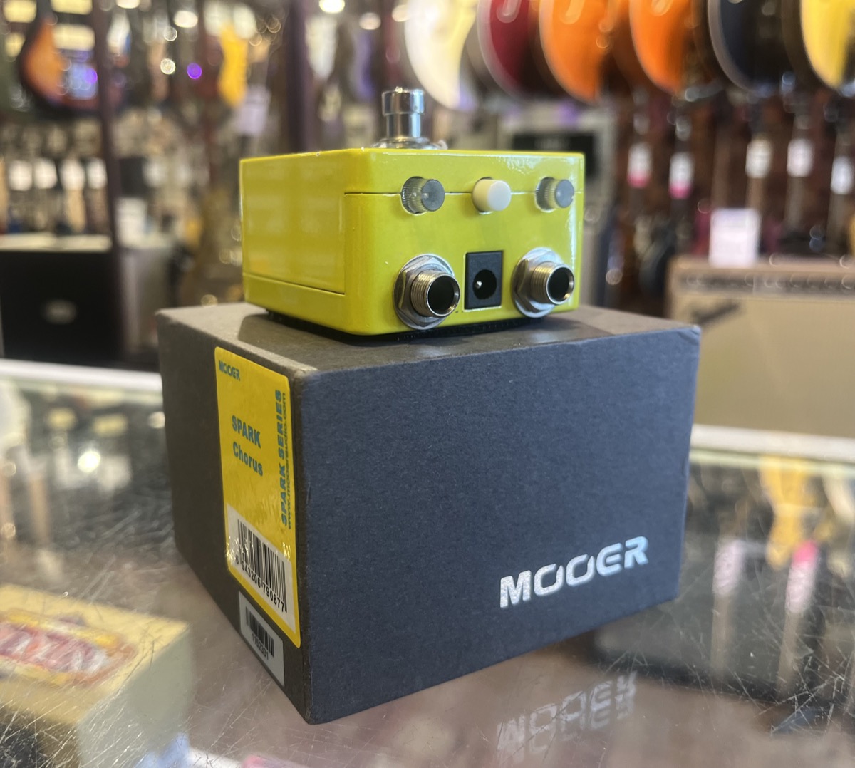 Mooer Spark Chorus Pedal w/Box &mdash; view 3