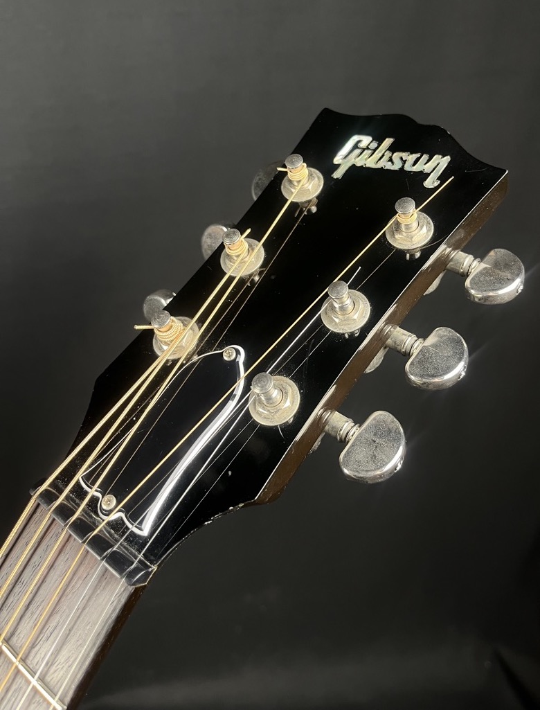 Gibson J-45 Standard, 2010, Vintage Sunburst - CONSIGNMENT &mdash; view 4