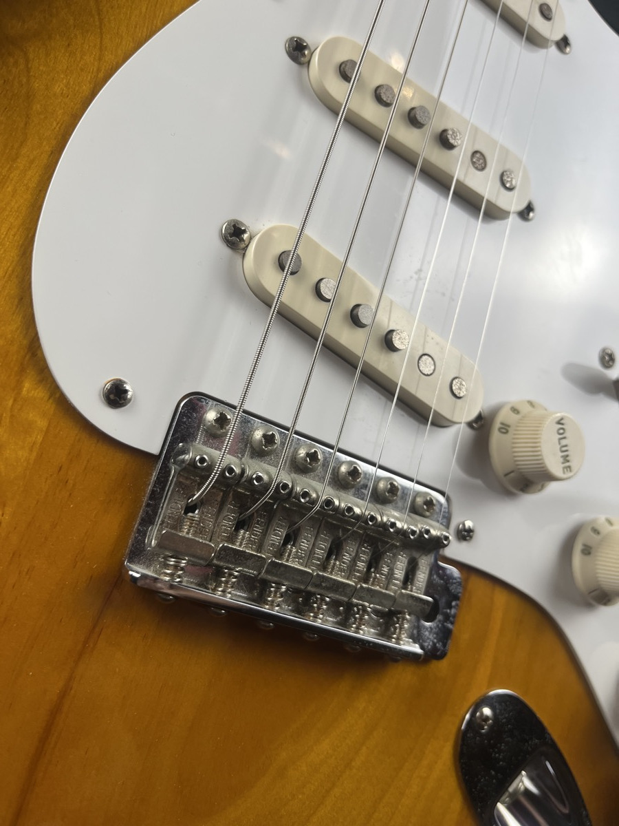 Fender Classic Series 50's Stratocaster 2 Tone Sunburst MIM w/Gigbag &mdash; view 9