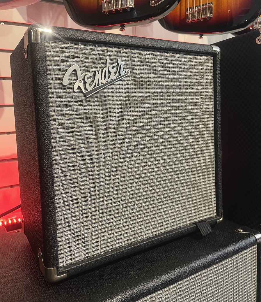 Fender Rumble 15 Bass Amp - CONSIGNMENT &mdash; view 2