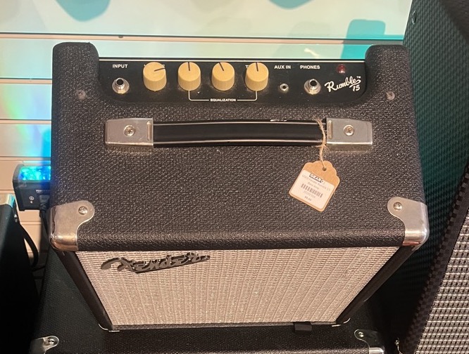 Fender Rumble 15 Bass Amp - CONSIGNMENT &mdash; view 4