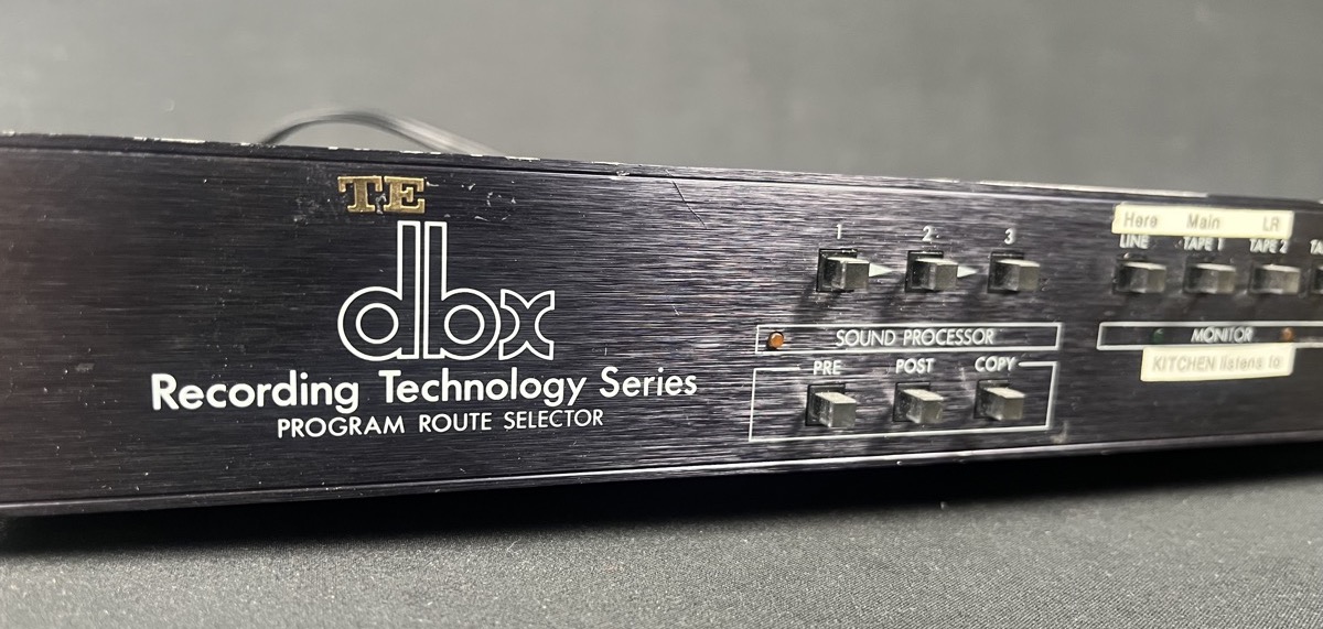 DBX 009 Audio Router Rack Unit - CONSIGNMENT &mdash; view 2