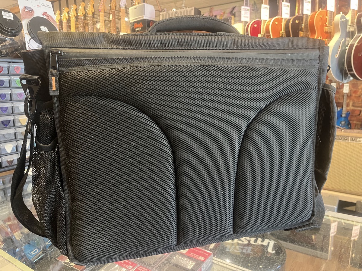Gator G Club Control Messenger Bag for DJ Style MIDI Controller &mdash; view 3