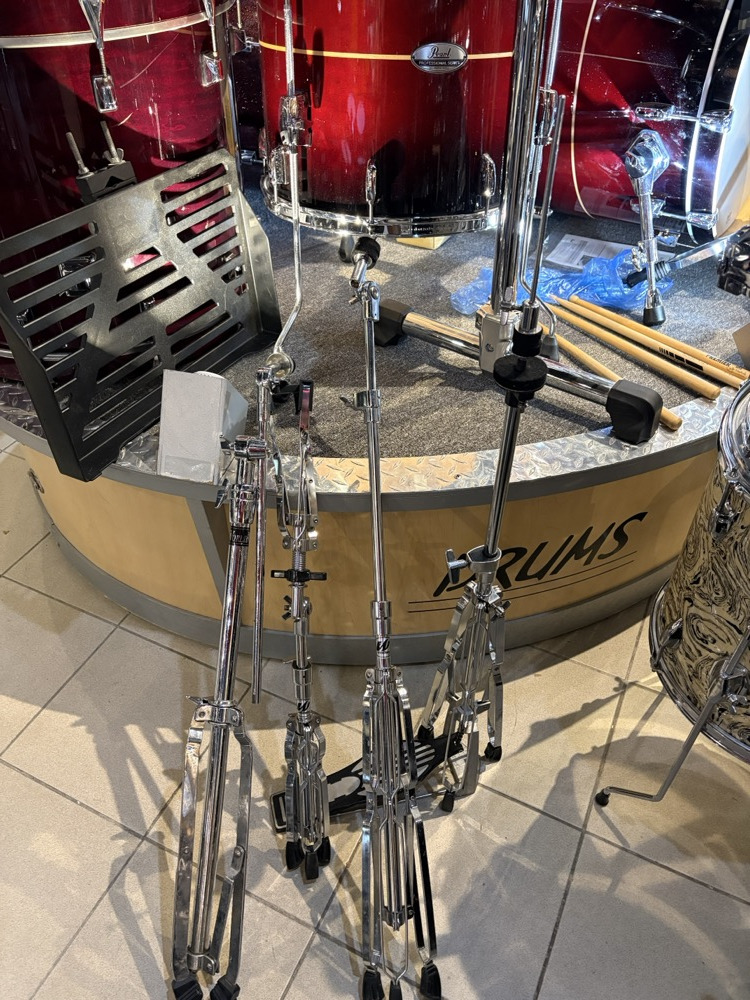 Westbury Beginner 5 PC Drum Kit Black w/Harware, Cymbals- CONSIGNMENT &mdash; view 2