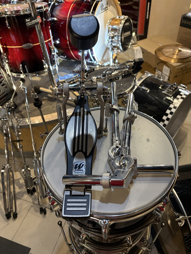 Westbury Beginner 5 PC Drum Kit Black w/Harware, Cymbals- CONSIGNMENT &mdash; view 3