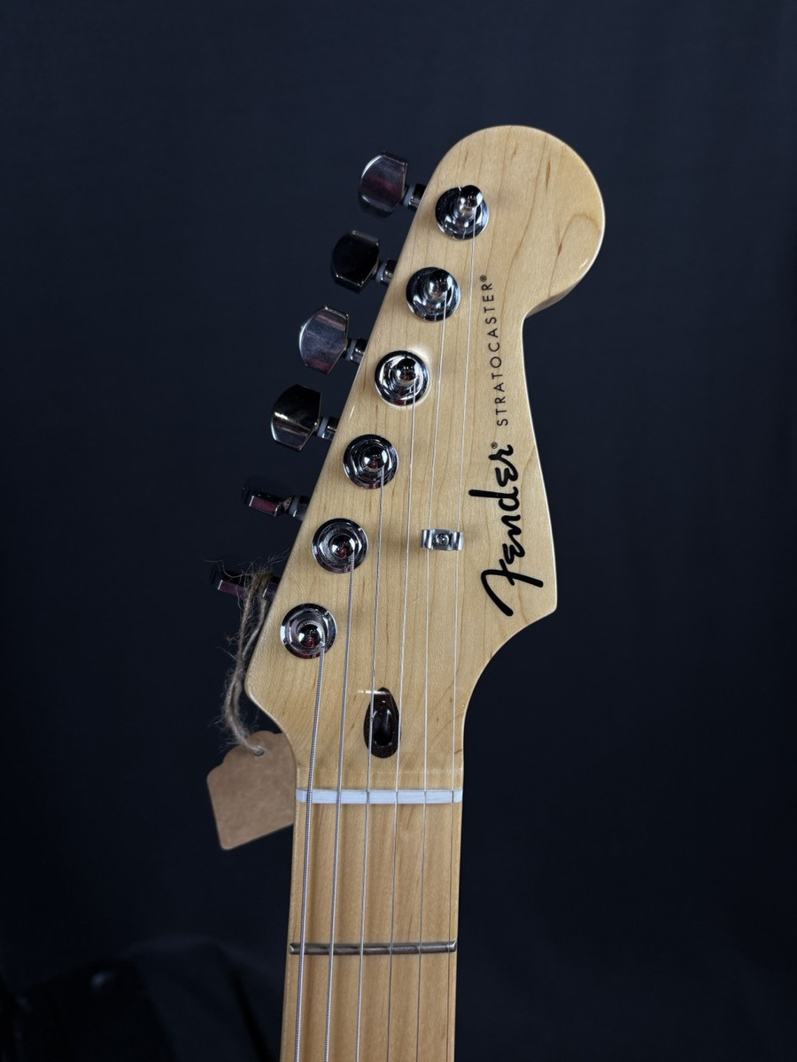 Fender Standard Strat, Candy Apple Red &mdash; view 4