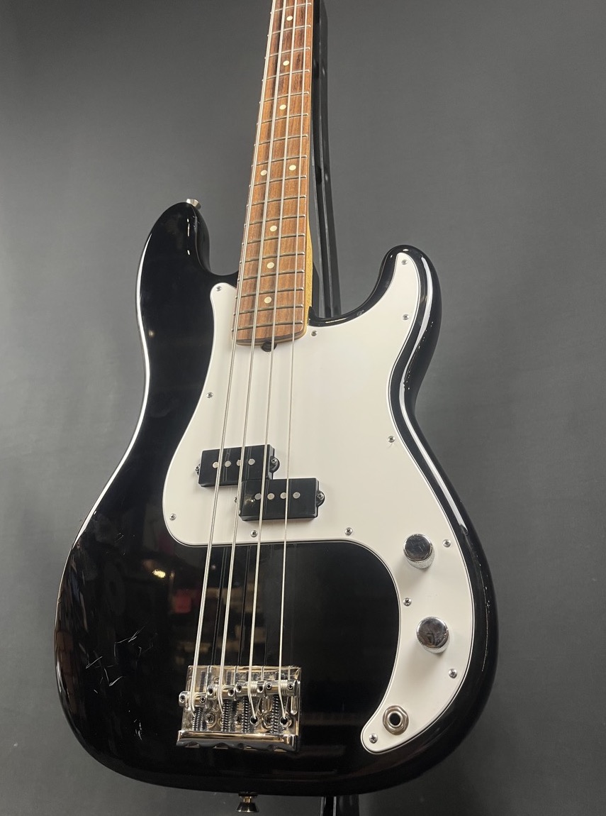 Fender 2016 American Standard P-Bass Black w/case - CONSIGNMENT &mdash; view 3