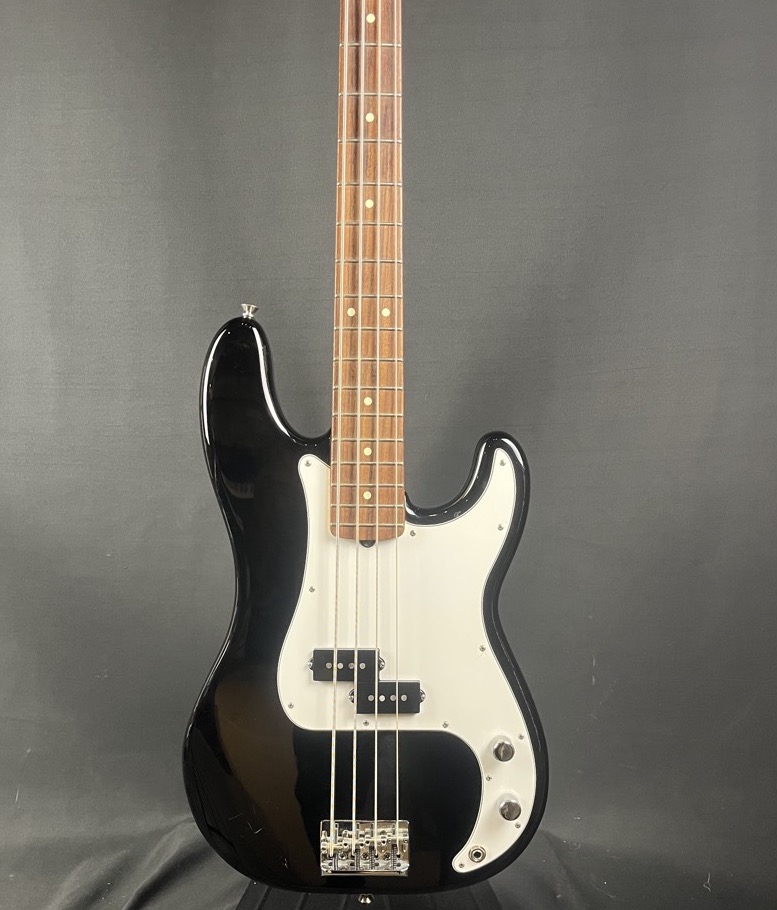 Fender 2016 American Standard P-Bass Black w/case - CONSIGNMENT &mdash; view 2