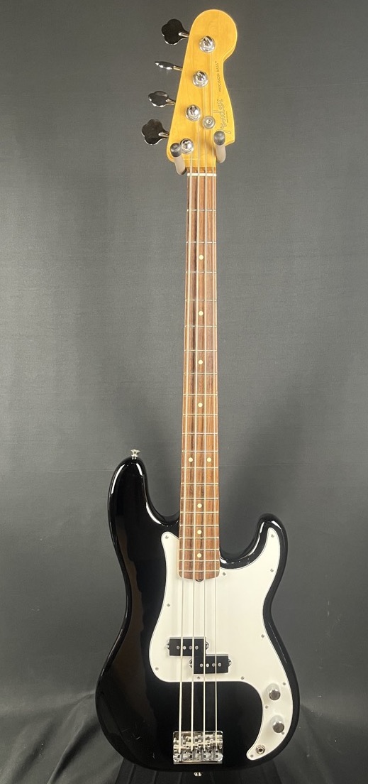 Fender 2016 American Standard P-Bass Black w/case - CONSIGNMENT
