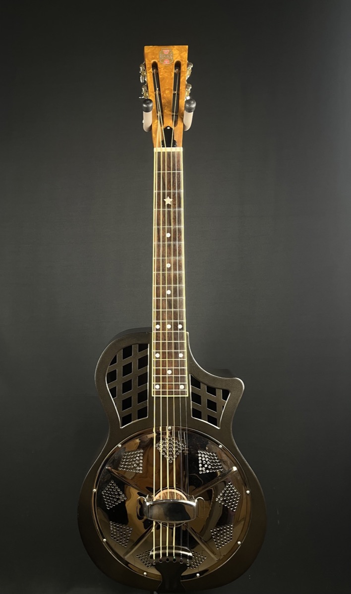 Republic Short Scale 12 fret Resophonic Metal Body w/Bag