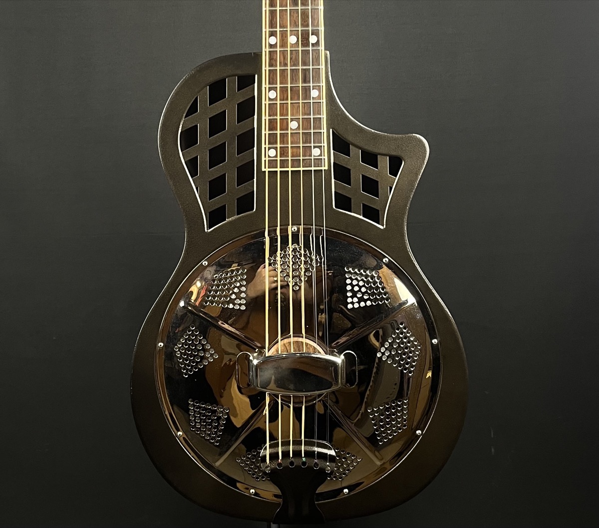 Republic Short Scale 12 fret Resophonic Metal Body w/Bag &mdash; view 2