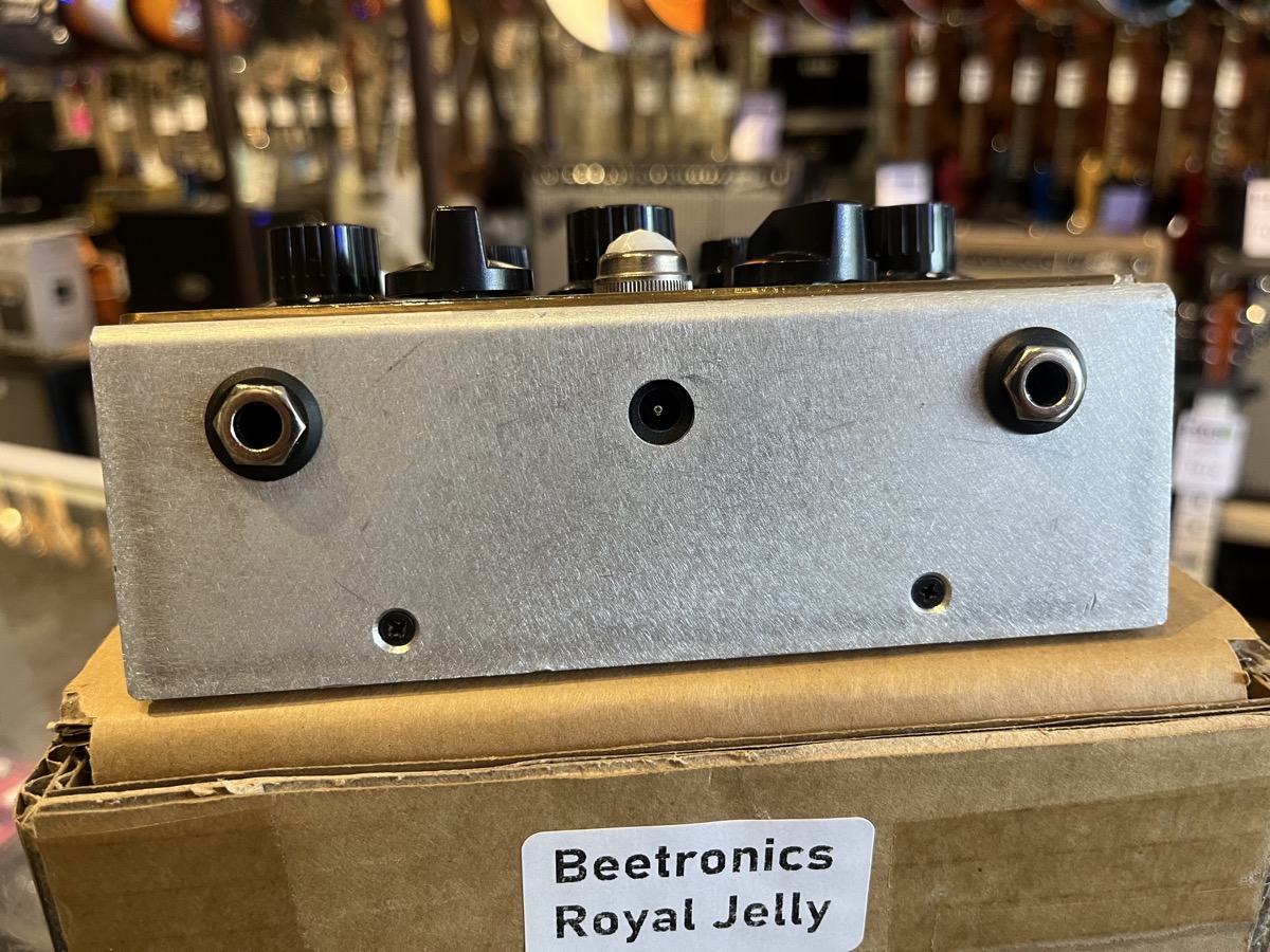 Beetronics Royal Jelly Overdrive Fuzz Pedal w/Box &mdash; view 4