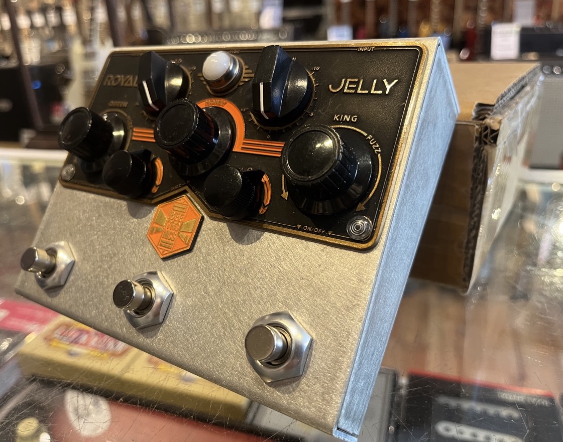 Beetronics Royal Jelly Overdrive Fuzz Pedal w/Box &mdash; view 3
