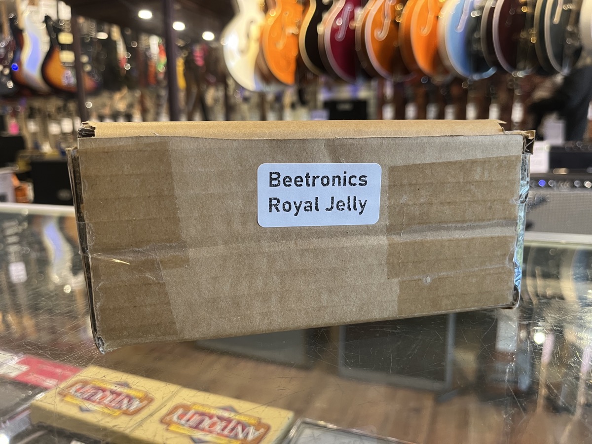 Beetronics Royal Jelly Overdrive Fuzz Pedal w/Box &mdash; view 6