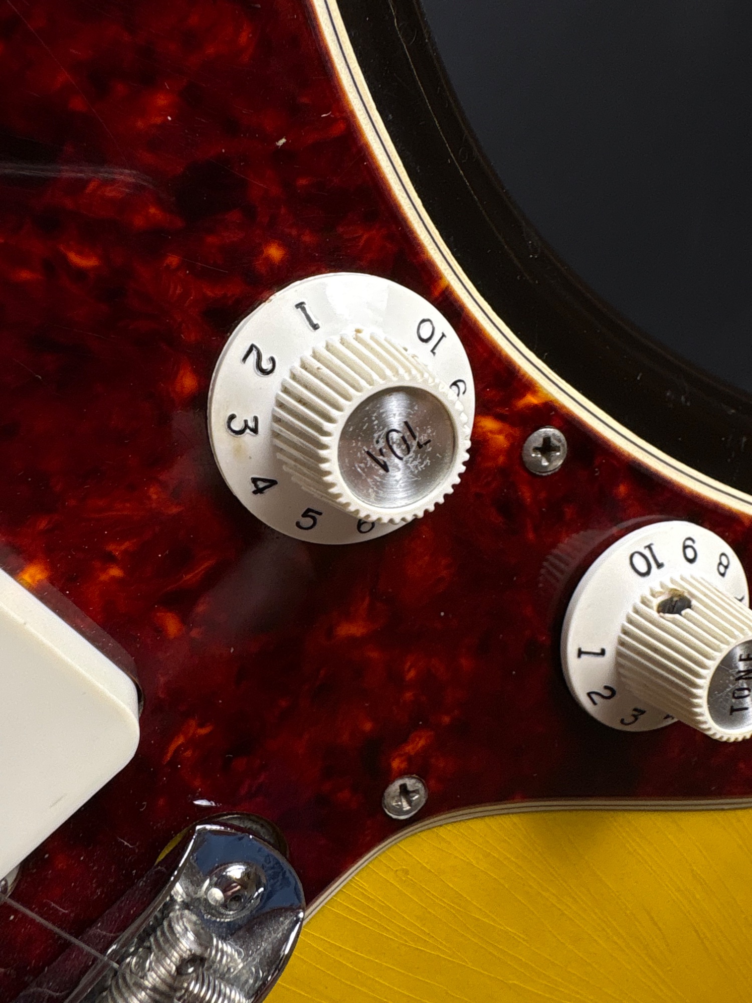 1966 Fender Jazzmaster, 3 Tone Sunburst, OHSC - CONSIGNMENT &mdash; view 13