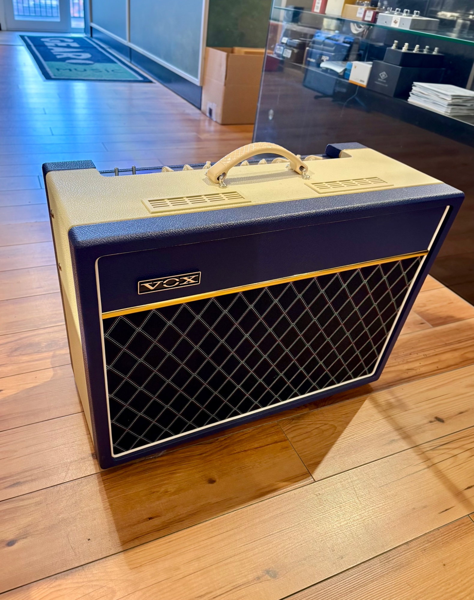 Vox AC15 Combo 12" Speaker Limited Edition In Two Tone Blue Cream, G12M &mdash; view 2