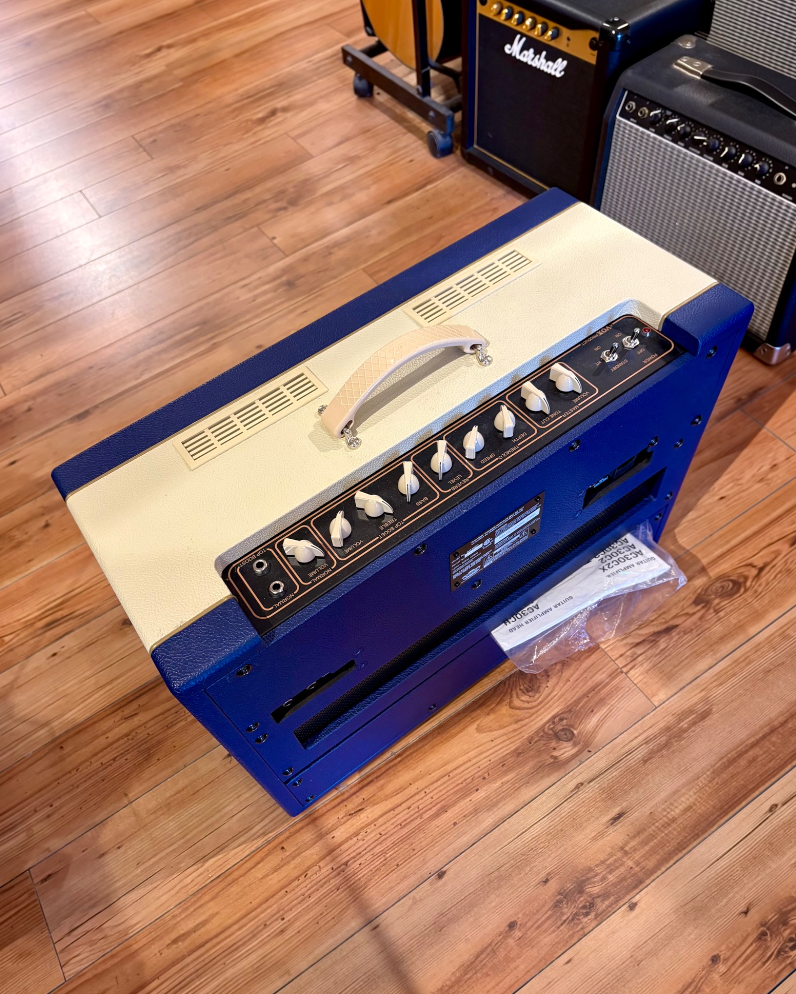 Vox AC15 Combo 12" Speaker Limited Edition In Two Tone Blue Cream, G12M &mdash; view 3